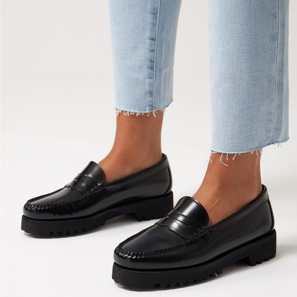 Weejuns 90s Penny Loafers
Black Leather - used twice. Excellent condition.